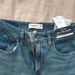 Abercrombie & Fitch womens 90's Relaxed Denim - NWT